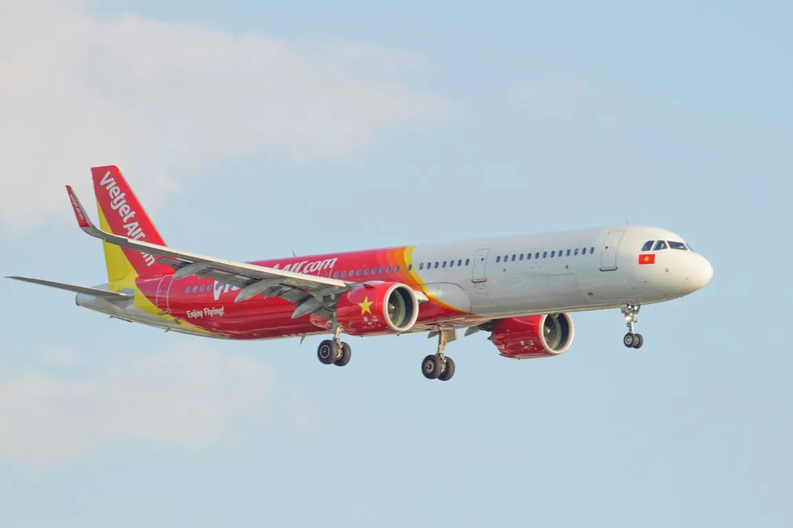 Hãng hàng không Vietjet Air khai thác vé máy bay Sài Gòn Hà Nội giá rẻ